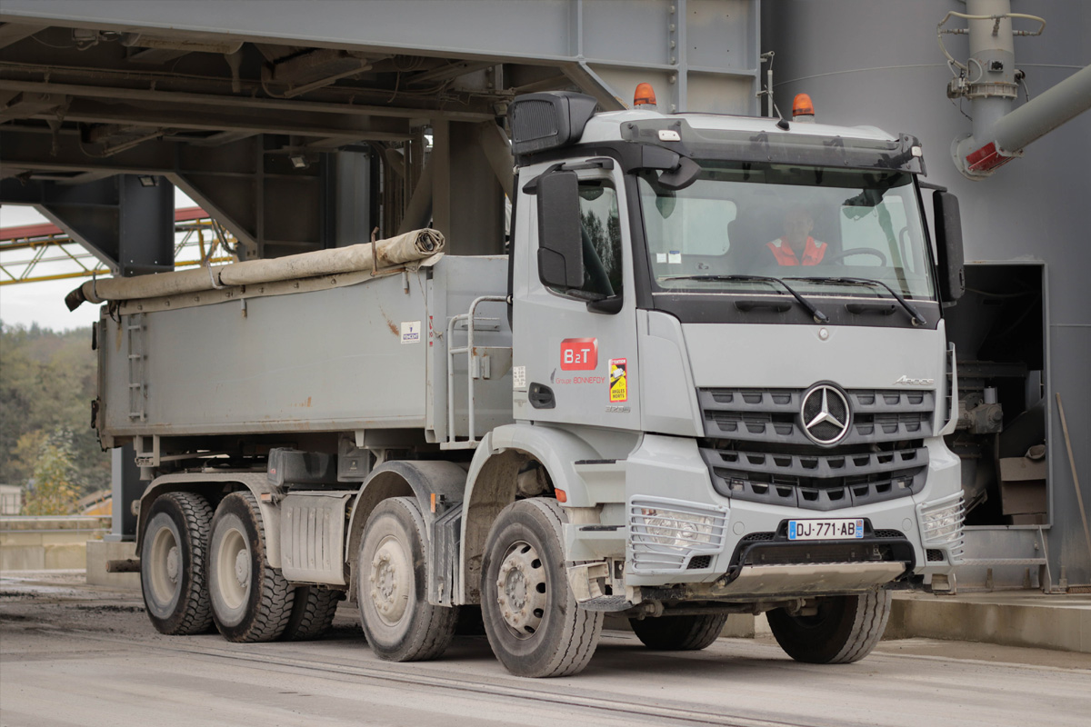 camion 8x4 enrobés B2T Groupe Bonnefoy