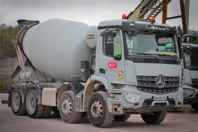 Transport de béton par camion toupie B2T